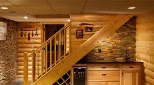 المساحة تحت الدرج 93 صورة مطبخ في منزل ريفي وأفكار غير عادية باب ورفوف غرفة تخزين ومدفأة في مسكن خاص تحت تصميم الدرج وخيارات التصميم للمكان تحت المسيرة