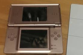 It is also possible that this is caused by either a loose connection that holds the top screen ribbon cable to the board or that the ribbon cable to the top screen is damaged and will require replacing.your ds power light will flash briefly but is is not going to boot because of this issue. How To Fix A Broken Ds Lite 16 Steps Instructables