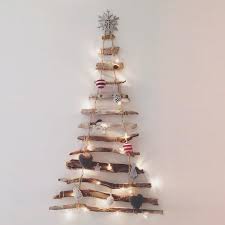 Aujourd'hui , je vous propose une alternative au sapin classique pour celles et ceux qui veulent autre chose pour noël. Sapin En Bois Flotte A Faire Soi Meme 50 Sapins De Noel En Bois Flotte Diy