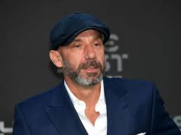 Former azzurri international gianluca vialli is leading a group of investors who are close to buying serie a club sampdoria, according to reports in italy on thursday former juventus and chelsea striker gianluca vialli on monday revealed that he has been battling cancer for the past year. Gianluca Vialli E Il Tumore Gli Esami Non Evidenziano Segni Di Malattia Corriere It