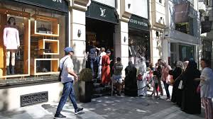 Read all news including political news, current affairs and news headlines online on turkish lira today. Lira Krise Turkei Touristen Auf Schnappchen Jagd In Istanbul Politik Ausland Bild De