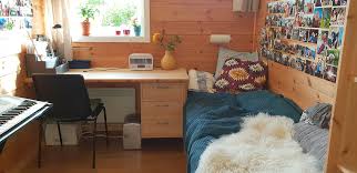 Sunnhordland folkehøgskole er en frilynt folkehøgskole, inspirert av grundtvig sin folkehøgskoletenking og hans syn på mennesket som en. Internat Pa Sunnhordland Folkehogskole Sunnhordland Folkehogskole