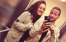 Rapper kraantje pappie en zijn vriendin sarah verwachten hun eerste kind. Kraantje Pappie Deelt Geweldig Babynieuws Kek Mama