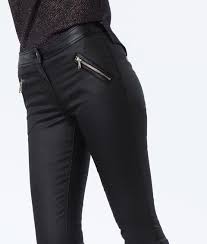 Agrémenté de surpiqûres décoratives et de rivets décoratifs. Pantalon Zippe Effet Enduit Candy From Etam On 21 Buttons