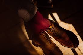 Detaliile despre codul vestimentar, despre iată câteva sugestii care te pot ajuta să știi ce ar trebui să porți la o nuntă în timpul verii. De A Lungul Timpului Au Ajuns Sa Fie Un Element Must Have In Garderoba Oricarui Barbat Sosetele Au Devenit Un Accesoriu Asa Cum Este Cravata