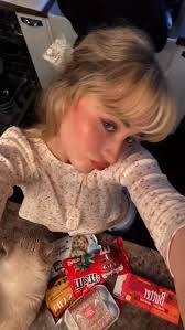 Isn’t that sweet? We *know* so! 🤍🍪 , We’ll make this short n’ sweet:  you’re gonna be making @sabrinacarpenter’s cookies all around the clock! ⏰  Get the full recipe down below or at the link in the ...