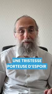Même dans la destruction, la Torah nous enseigne qu’il y a déjà une  promesse de reconstruction., Le jour le plus sombre de l’année porte en lui  la lumière du futur., ✨ Ce qu’on a perdu… c’est aussi ce ...