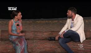 A questo punto chiederà il falò di. Temptation Island 6 Ecco Le Parole Di Andrea Filomena E Jessica Battistello Subito Dopo Il Falo Che Ha Decretato La Fine Della Loro Storia Isa E Chia