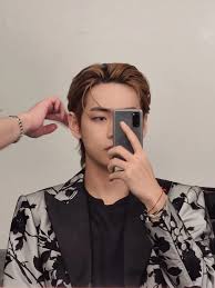 Näe mitä ihmiset sanovat ja liity keskusteluun. Kim Taehyung Causes A Social Media Meltdown By Posting New Selcas