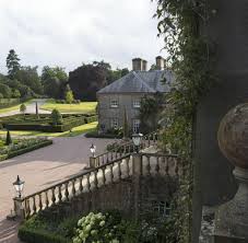 Visitors can explore the beautiful setting with ancient trees, the adam bridge, river walks, a doo'cot and the wildlife. Dumfries House Wie Prinz Charles Eine Schottische Gemeinde Rettet Welt