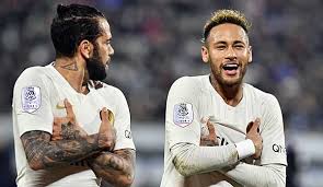 Durante quase uma hora, os titulares do brasil fizeram acrobacias, comemoraram os pontos como gols, deram petelecos nos derrotados e se divertiram bastante. Dani Alves Psg Teamkollege Neymar Macht Fans Eifersuchtig