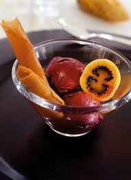 Tamarillo Sorbet Mit Mokka Hippen Rezept Lebensmittel Essen Rezeptideen Essen Und Trinken