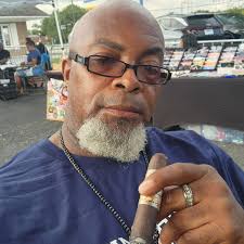 I keep my heels, head, and cigar standards high♥️🖤🤍 #cigarnvy #meVSme  #cigarnvy4life #IAmCigarNvy #createyourownnvy #nvyismypriority  #madewithlove #customcigardraws #travelhumidors #customdrinksheath  #cigarnecessities #sexywomensmokecigars