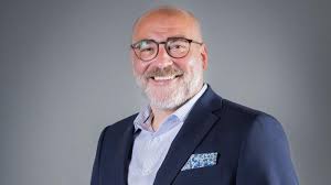 Aire-sur-la-Lys : le porche de l'église de Saint-Quentin restauré