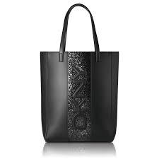 Crafted from tetxured leather, the medium 'bryant medium sutton' tote features a top zip fastening that opens to reveal a spacious, lined internal with single zip pocket and two slip pockets for extra storage. Sullivan Large Textured Leather Tote Light Brown Brown Dkny Totes From Dkny Accuweather Shop