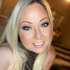 Dana Upton's Instagram, Twitter & Facebook