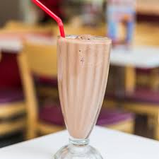 Preparez Un Delicieux Milk Shake Au Chocolat En Seulement 5 Minutes Grace A Notre Recette Facile Milk Shake Chocolat Recette Milk Shake Dessert Rapide