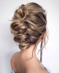 3 018 Likes 43 Comments Wedding Chicks Weddingchicks On Instagram This Honey Colored Hair And Thi Classy Hairstyles Thick Hair Styles Honey Hair Color