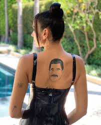 Dua lipa tattoo , dua lipa angel tattoo dua lipa own tattoos nsf music magazine ads related posts:18 lovely dua lipa childhood photos18 best and most popular dua lipa songstop 23. Dua Lipa Argentina On Twitter Dua Lipa Has A Temporary Tattoo Of The Face Guillermo Rodriguez