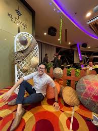 Bangunan kedua tertinggi di malaysia selepas menara klcc ini selain berfungsi sebagai menara telekomunikasi, ianya juga mempunyai tarikan lain seperti restoran berputar 360 darjah dan. Promosi Bufet Ramadan 2021 Menara Kuala Lumpur Menara Kl