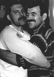 Ölümünün 27.yılında, freddie mercury ve ölümünde yanında olan sevgilisi jim hutton'un aşklarına, çiftin birbirinden güzel fotoğrafları eşliğinde göz atıyoruz. Jim Hutton Died Shefalitayal