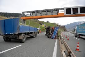 Als er sich gerade auf der. A13 Richtung Brenner Nach Lkw Unfall Gesperrt Stubai Wipptal