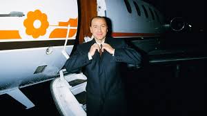 Silvio berlusconi, in collegamento telefonico da nizza, parla delle sue posizioni in merito al mes e delle misure economiche e finanziarie da attuare in. Silvio Berlusconi S Story Is Probably Even Wilder Than You Remember Vanity Fair