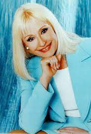 Highly unlikely she was already a household name at the time of the saturday night tv variety shows, when 'signorina. Raffaella Carra A Los 77 La Que Huyo De La Cocaina De Hollywood Y Se Volvio Icono Del Orgullo Gay