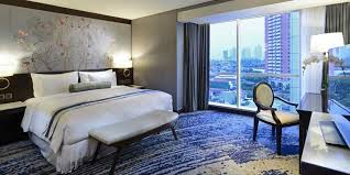 With a very central surabaya location and connected to the large tunjungan plaza shopping mall, the biggest selling point of the sheraton is its convenience. 10 Hotel Terbaik Untuk Staycation Di Surabaya Tokopedia Blog