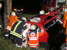 Einsatzübung Verkehrsunfall mit eingeklemmter Person – Freiwillige  Feuerwehr Othfresen