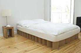 Schicke und unubliche bettrahmen ideen auch zum selber bauen in. Bett Aus Pappe Von Room In A Box Die Betten Berater