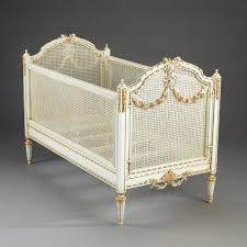 Dank des separaten bettes wird dein baby dabei nicht von deinen nächtlichen bewegungen gestört und kann in ruhe seinen schlaf genießen. Casa Padrino Luxus Barock Baby Bett Louis Xvi Antik Weiss Gold