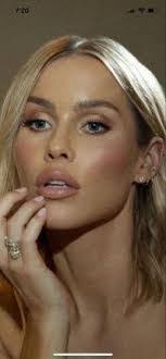 Allie Houck's Instagram, Twitter & Facebook