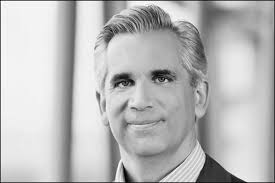 Commerzbank-Kommunikationschef Philipp Encz stirbt überraschend mit 51  Jahren.