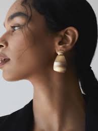 15 Jewelry Gifts That Surprise and Delight