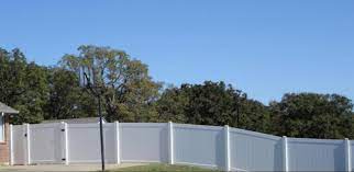 Vinyl fences on steep inclines are trickier to install. Custom Vinyl Fence Installation Fort Worth Ranch Vinyl Fence Contractor Southlake And Keller Vinyl Privacy Fencing Service Flower Mound Vinyl Fences Grapevine And Denton North Texas Fencing Contractor
