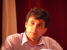 Fratele consilierului PSD Ispas construiește cum și unde vrea mușchiu' lui!  ADICĂ ILEGAL ȘI ÎN CURTEA ȘCOLII!