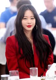 Han ye seul has made a sarcastic post on instagram story.on june 20 kst, the actress took to instagram and wrote a message on top of a selfie to a… in the instagram story, han ye seul wrote: Han Ye Seul Personally Announces That She S Returned To The Dating Scene Zapzee