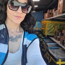 I've been delivering for Amazon for almost four years now. It's been a  love-hate ride. Makes sense since most of my relationships have felt the  same. There's just something about the solitude,being