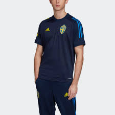 18:45, 15 jun 2021 guldfågeln arena. Sverige Adidas Sverige