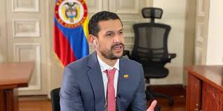 Colombia amanece este viernes bajo el estado de conmoción interior, decretado anoche por el presidente alvaro uribe ante lo que calificó como parálisis del según un comunicado oficial el gobierno está amparado por el artículo 213 de la constitución para decretar la conmoción interior. No Se Ha Declarado Conmocion Interior Decreto Que Circula En Redes Es Falso Diario La Piragua