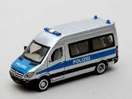 Die bezeichnung streifenwagen wurde durch den streifendienst der zu fuß „streifenden polizeivollzugsbeamten geprägt. Siku 1935 2313 Mercedes Sprinter Polizei Mannschaftswagen 1 438 Ebay