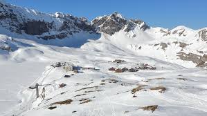There are 20km of blue, 6km of red and 10km of black slopes serviced by 14 lifts. Schneeschuh Bei Melchsee Frutt Zum Hohmad Tour 175828