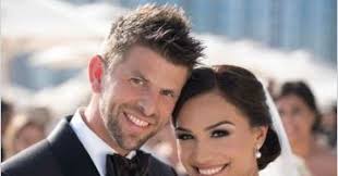 TV with Thinus: SABC3's Mela presenter, Zahira Variawa, marries her dashing  dog doc in Dubai; wedding will be shown