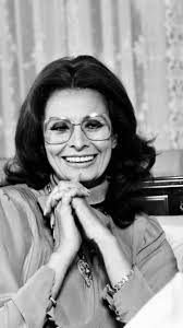 Sophia Loren has some fun with Terry Wogan! 💛, 🏷️, #sophialoren  #sofialoren #terrywogan #beauty #oldhollywoodglamour #oldhollywoodglam  #classiccinema #italiancinema #italianactress #oldhollywoodmovies ...