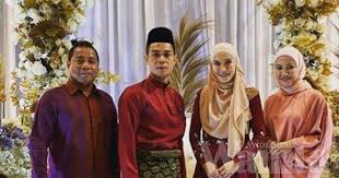 We did not find results for: Majlis Nikah Serba Sederhana Fauzi Nawawi Lisdawati Terima Menantu Sulung Mingguan Wanita