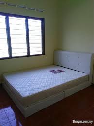 Dünya'nın aslında en acımasız koşullarında insanların yaşamaya çalıştığı coğrafya afrika kıtasıdır. Used Katil Queen Divan Pearl Color Tilam Home Garden Stuff For Sale In Ipoh Perak Sheryna Com My Mobile 699413