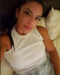 Que te haga reír, es motivo suficiente 🤎