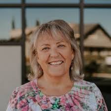 Connie Lind's Instagram, Twitter & Facebook