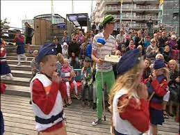 Häng med i barnens sommarlovsshow, hela sommarlovet. Lergoksorkestern Pa Sommarlov 2012 Youtube
